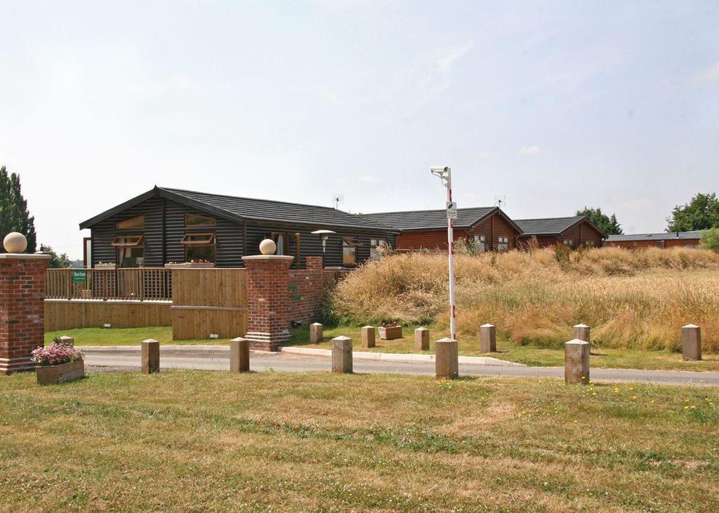 Weston Wood Lodges เมลเบิร์น ภายนอก รูปภาพ